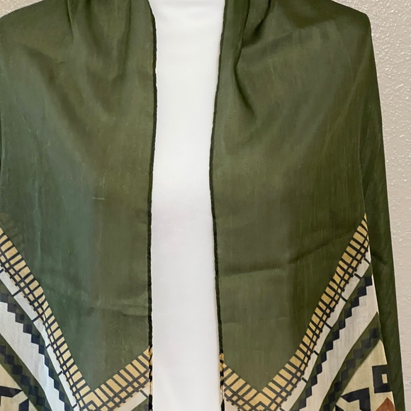 Green Geo Print Scarf Shoulder Wrap 68" x 36" - Picture 4 of 9